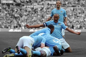 爱游戏体育在线app-两巨星对决：詹姆斯与库里谁更出色？，詹姆斯和库里谁的地位会更高